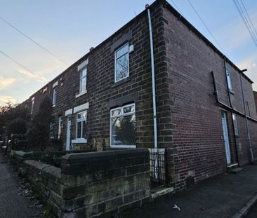 3 bed Terraced - To Let - Photo 6