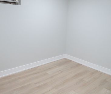 For Lease - 867 Viscount Road, London South, Ontario - Photo 2