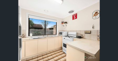 Bright, Comfortable Living in a Prime Bayswater Location - Photo 3