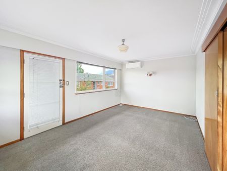 Convenient 2-Bedroom Front Unit in New Windsor - Photo 5