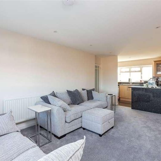 Alderney Gardens, Wickford, Essex, SS11 - Photo 1