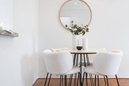 Tastefully Renovated, Centrally Situated, Breathtakingly Ambient, Sun-Kissed And Private Executive Style One Bedroom Oasis, Moments To The Village - Photo 4