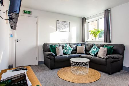 1 bedroom in a house share to rent - Photo 2