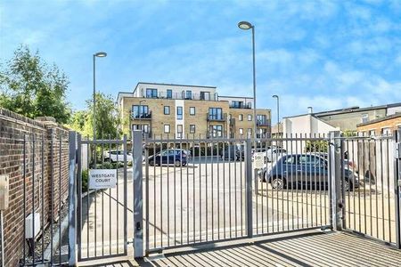 Long Lane, Hillingdon, UB10 - Photo 4