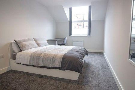 4 bedroom flat to rent - Photo 2