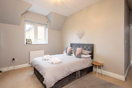 4 bedroom semi-detached house to rent - Photo 5