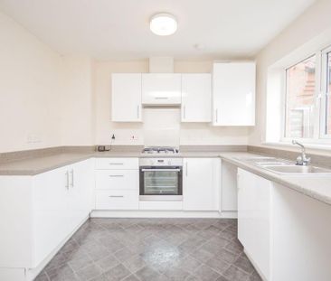 3 bedroom semi-detached house to rent - Photo 6