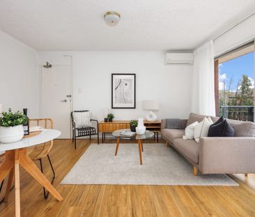 North facing apartment with sunlit balcony - Photo 5