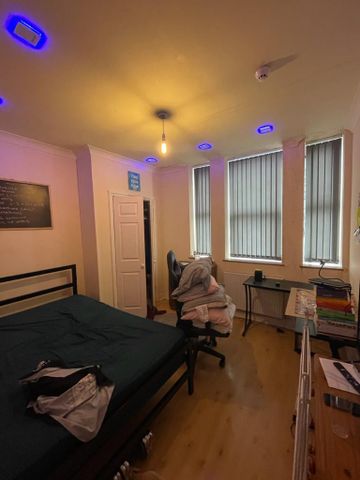 3 bedroom apartment to rent - Photo 2