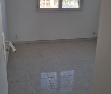 Appartement 3 pièces 56m2 MARSEILLE 15EME 820 euros - Photo 1