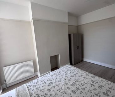 Room in a Shared House, Moffat Road, CR7 - Photo 3