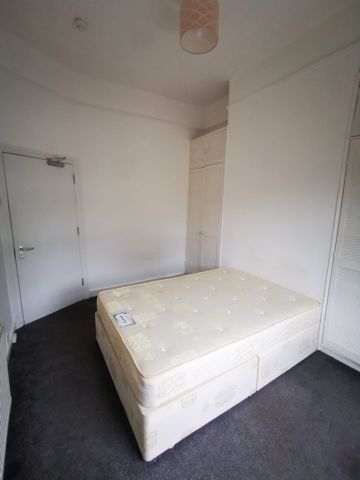 3 Bed Flat, Cawnpore Street, SE19 - Photo 5