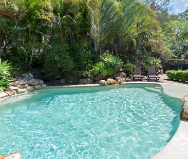 Luxurious life style with pool and views - Photo 2