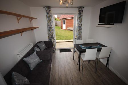 1 bedroom in a house share to rent - Photo 5