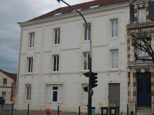 Appartement à louer - REIMS- RUE DU CHAMP DE MARS - Photo 1