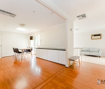 Five bedroom home with flexible living/home office options - Photo 3