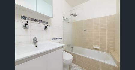 GEM IN THE HEART OF WAVERTON - Photo 3