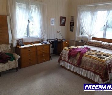 4 Bedroom, 2 Bathroom Home on 1,399 m² Block - Photo 5