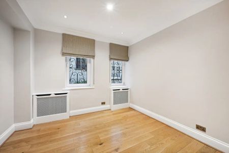 3 bedroom flat in London - Photo 5