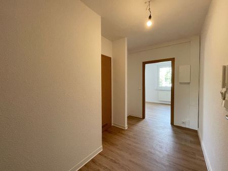 Direkt im Zentrum: saniert + Balkon + Aufzug! - Photo 4