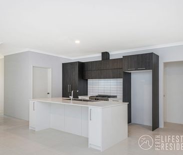 LOVELY HOME WITH DUCTED AIR, THEATRE + STUDY - Photo 2