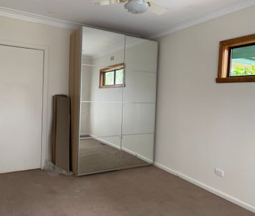 Price Drop--- Full Renovation 4 Bedrooms House - Photo 4