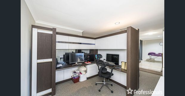 Spacious Family Living in the Sought-After Lakeshore Estate - Photo 1