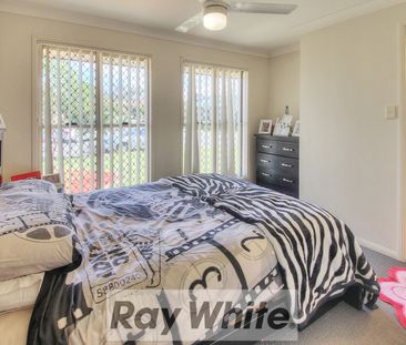 4 BEDROOM FAMILY HOME IN IDEAL LOCATION! - Photo 2