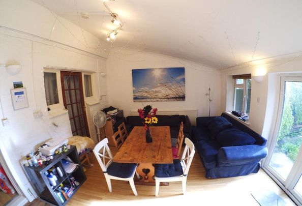 6 bedroom semi-detached house to rent - Photo 1