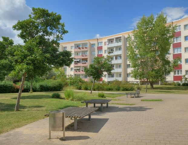 frisch gestrichen - 3R mit Wanne und Balkon - Foto 1