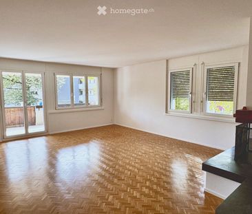 Frisch renovierte 4.5-Zimmer-Wohnung mit Cheminée, Balkon und eigen... - Photo 1