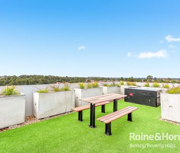 Modern One Bedroom Apartment with Two Balconies & Secure Parking - Photo 6
