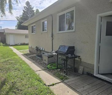 2 bdrm basement suite ideallylocated quiet area close to all amenit... - Photo 1