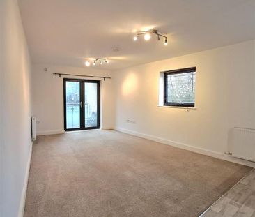 3 bedroom flat to rent - Photo 2