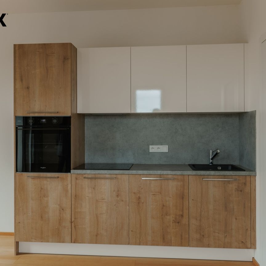 Pronájem bytu 1+kk v osobním vlastnictví 35 m², Praha 9 - Hrdlořezy - Photo 1