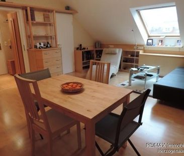 Großzügige, möblierte 2 Zi.-DG-Maisonette-Wohnung - Photo 1