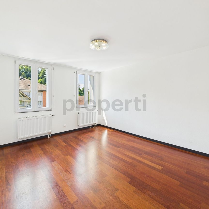 Historic home with modern living comfort Charming house in a central location in Sumiswald-Grünen - Photo 1