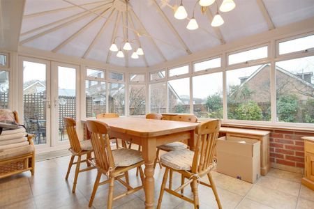 2 bedroom bungalow to rent - Photo 2