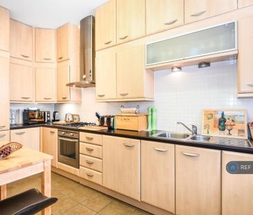 2 bedroom maisonette to rent - Photo 2