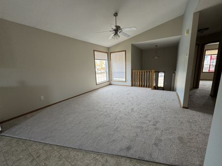 Spacious 3-Bed, 1-Bath Main with Fenced Yard! - Photo 2