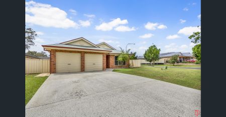 Large, modern 4-bedroom family home on corner block - Photo 3