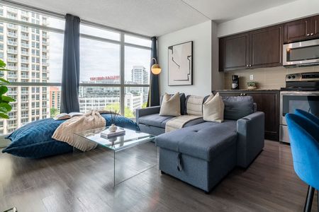 Queens Quay West - Photo 2