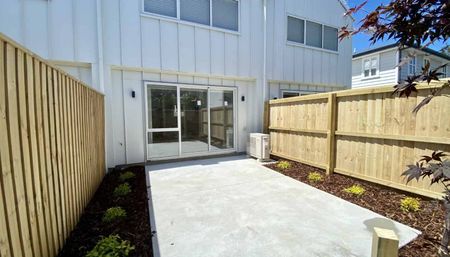 Townhouse with Solar Power - Photo 4