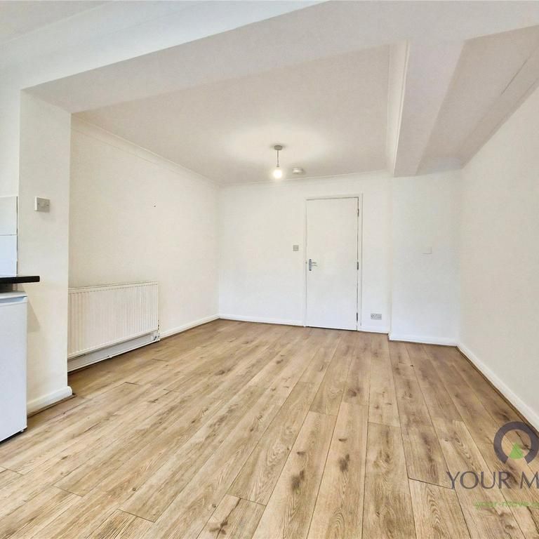 3 bedroom end of terrace house to rent - Photo 1