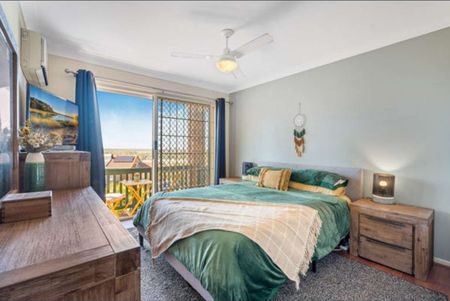 Helensvale - Photo 3