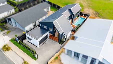 Stunning 5BR Wainui Oasis w/ Pool - Photo 4