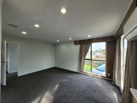 2 Massine Place, Randwick Park, Auckland - Photo 5