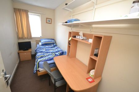 4 bed Semi-Detached House for Rent - Photo 4