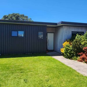 Oakura, 4 bedrooms - Photo 2