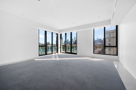 Exclusive Two-Bedroom Apartment with Spectacular Views in East Melbourne - Photo 3